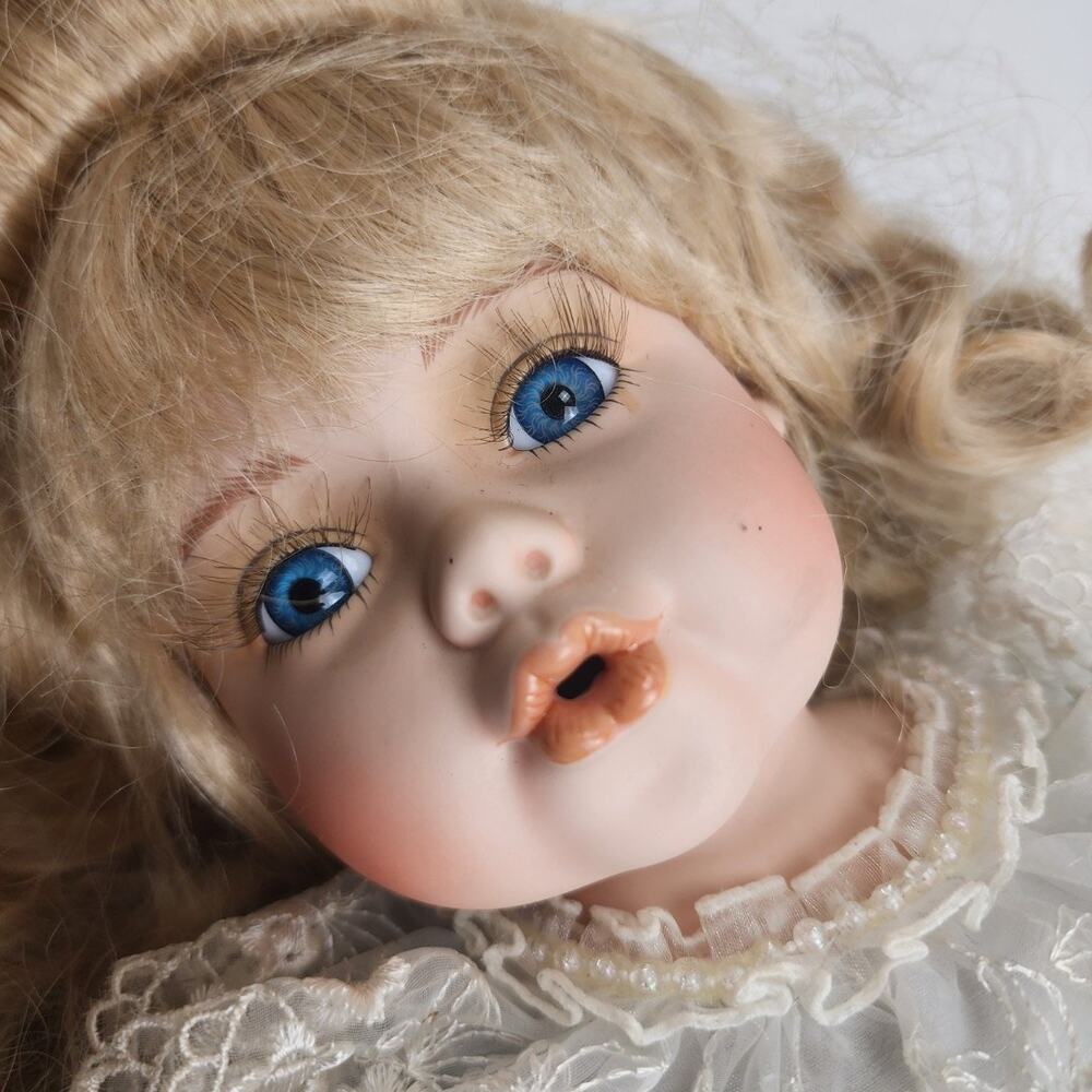 KINGSTATE The Dollcrafter DIANE #1062 Prestige Collection Porcelain Baby Doll